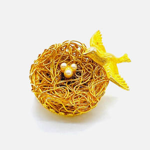 Vintage JEANNE Gold Tone Wirework Bird Nest Brooch w/Bird & Faux Pearls "Eggs"
